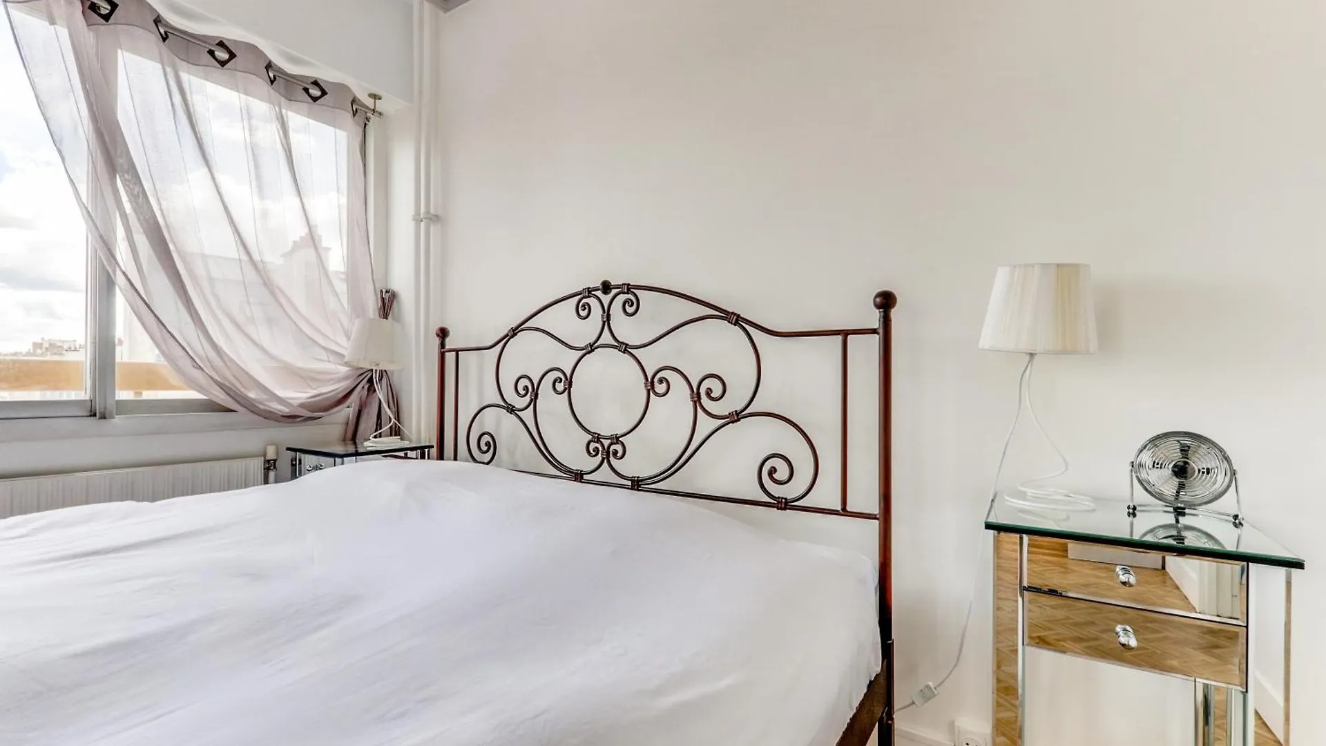 Avec Balcon Quartier Branche Париж