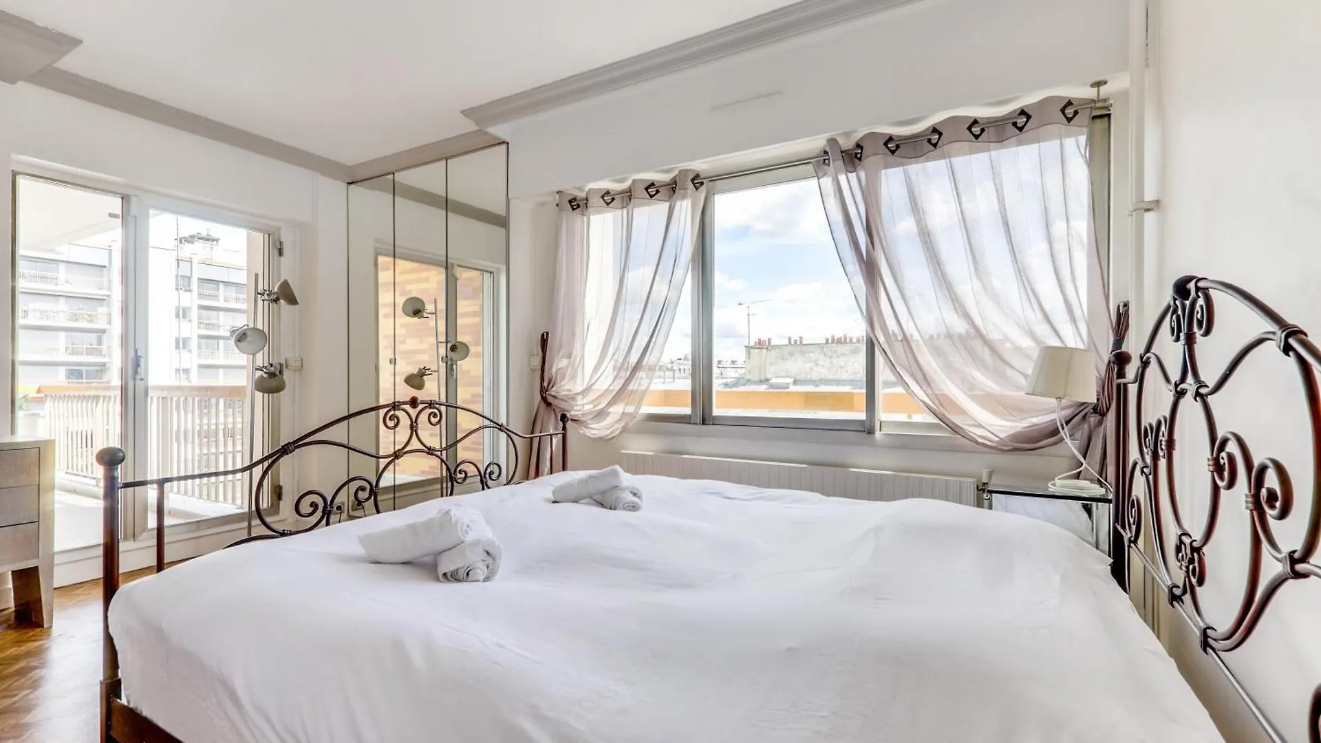 Avec Balcon Quartier Branche * Париж