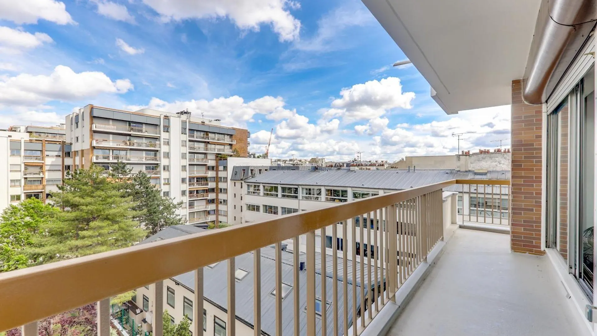 Apartment Avec Balcon Quartier Branche *